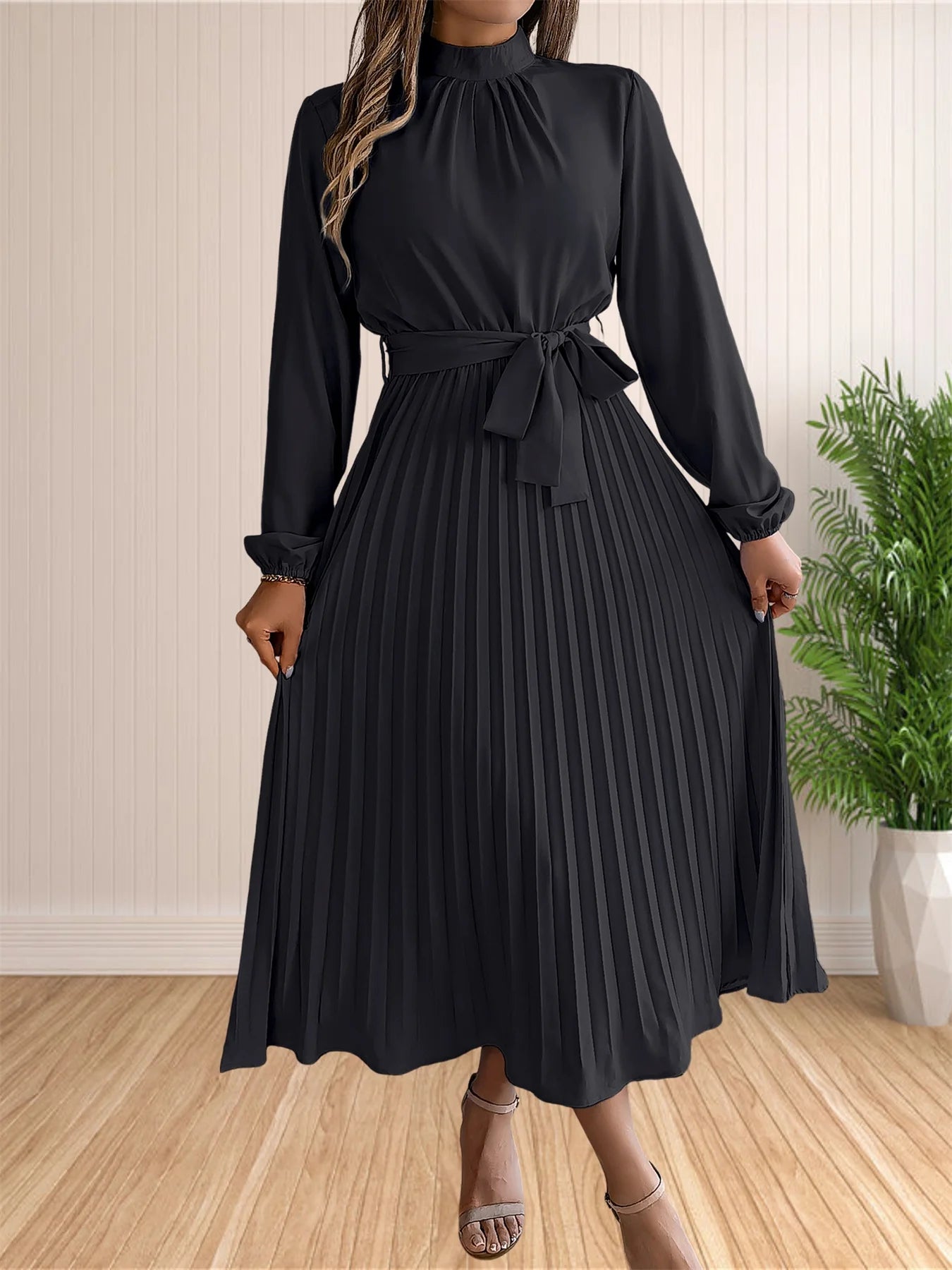 Elegant Pleated Long Sleeved Dress
